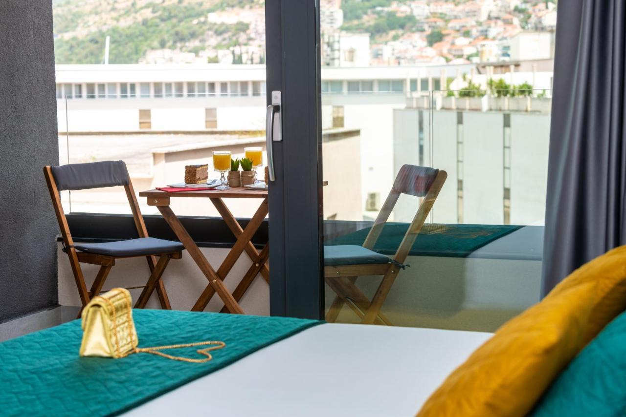 Royal Luxuria Modern